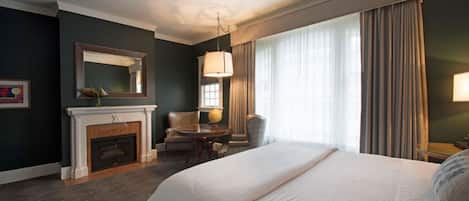 1 chambre, coffre-fort, bureau, fer et planche Ă repasser