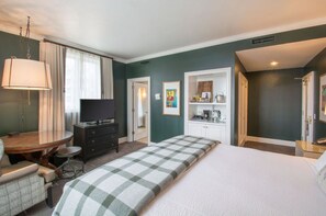 1 Schlafzimmer, Zimmersafe, Schreibtisch, Bügeleisen/Bügelbrett