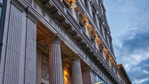 A classical building with large columns and a covered entrance. - Executive King Room with Signature Amenities (Portland)