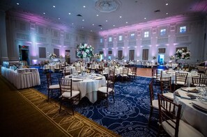 Banquet hall - Parlor Suite | Signature Amenities + 24-Hour Gym (Portland)