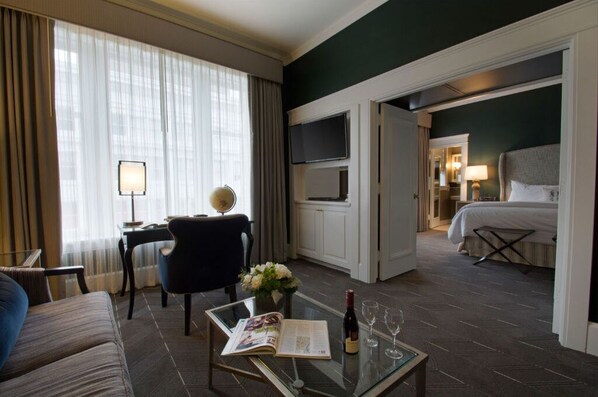 1 soverom, safe på rommet, skrivebord og strykejern/-brett