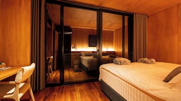 1 bedroom, in-room safe, free WiFi, bed sheets