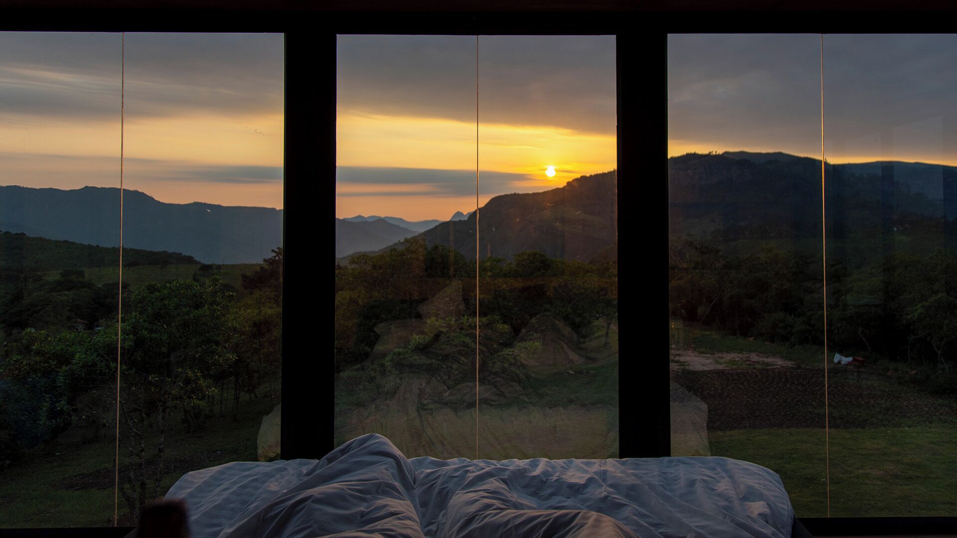 Deluxe Studio Suite, Mountain View | In-room safe, free WiFi, bed sheets