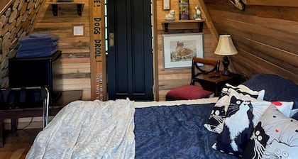 4 Coastal Cabins & Suite for exploring the Sunshine Coast of BC