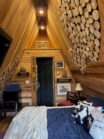 4 Coastal Cabins & Suite for exploring the Sunshine Coast of BC