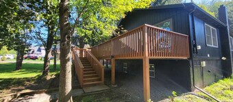 6BD Luxe Cabin - Pool, Game Room, Golf & More!