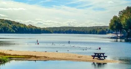 6BD Luxe Cabin | Hot Tub, Game Room, Golf & Pool