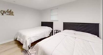 6BD Luxe Cabin - Pool, Game Room, Golf & More!