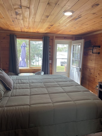 1 bedroom, WiFi, bed sheets. Ruth Lake Resort Cabin #9