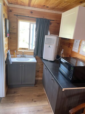Fridge, microwave, coffee/tea maker, toaster - Ruth Lake Resort Cabin #9 (Spurr Township)