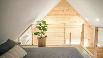 2 bedrooms, travel crib, WiFi, bed sheets