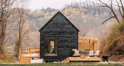 Tall Stüga at Lush Hollow