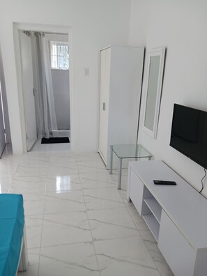 Interior -  Self-contained room 2 Tower Isles near 0cho Rios, Spring Valley (Tower Isle)