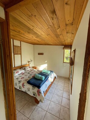 1 bedroom, bed sheets