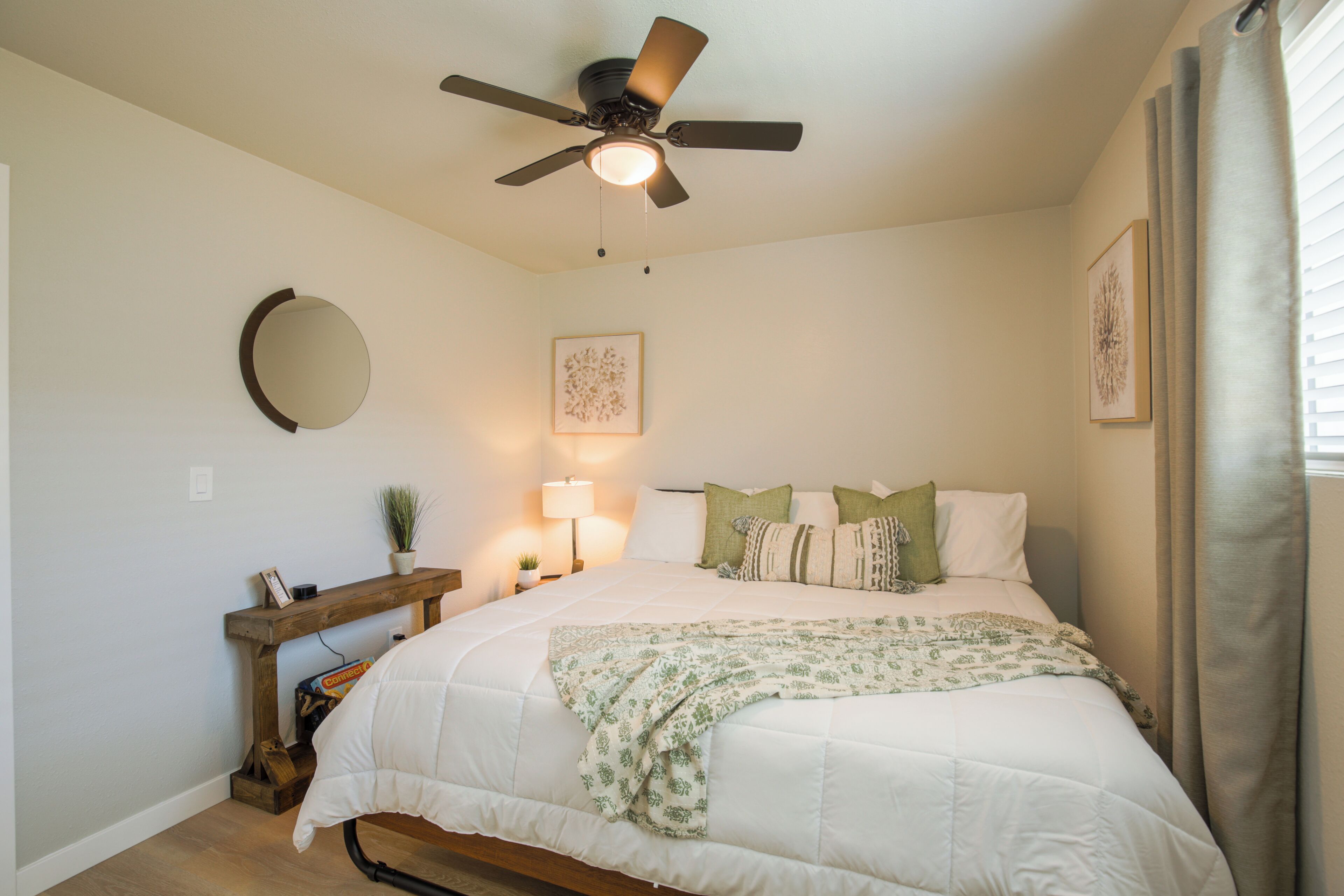 Coronado/IB Charming boutique Style Duplex Near Scenic Bikeway Path
