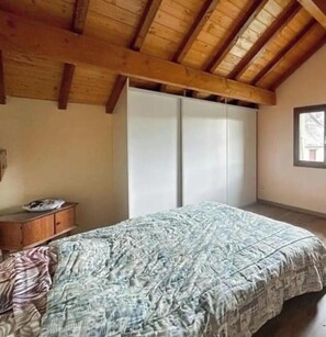 4 habitaciones, tabla de planchar con plancha y wifi gratis 