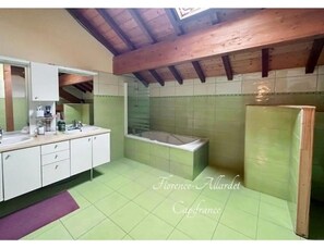 Doccia, asciugacapelli, asciugamani