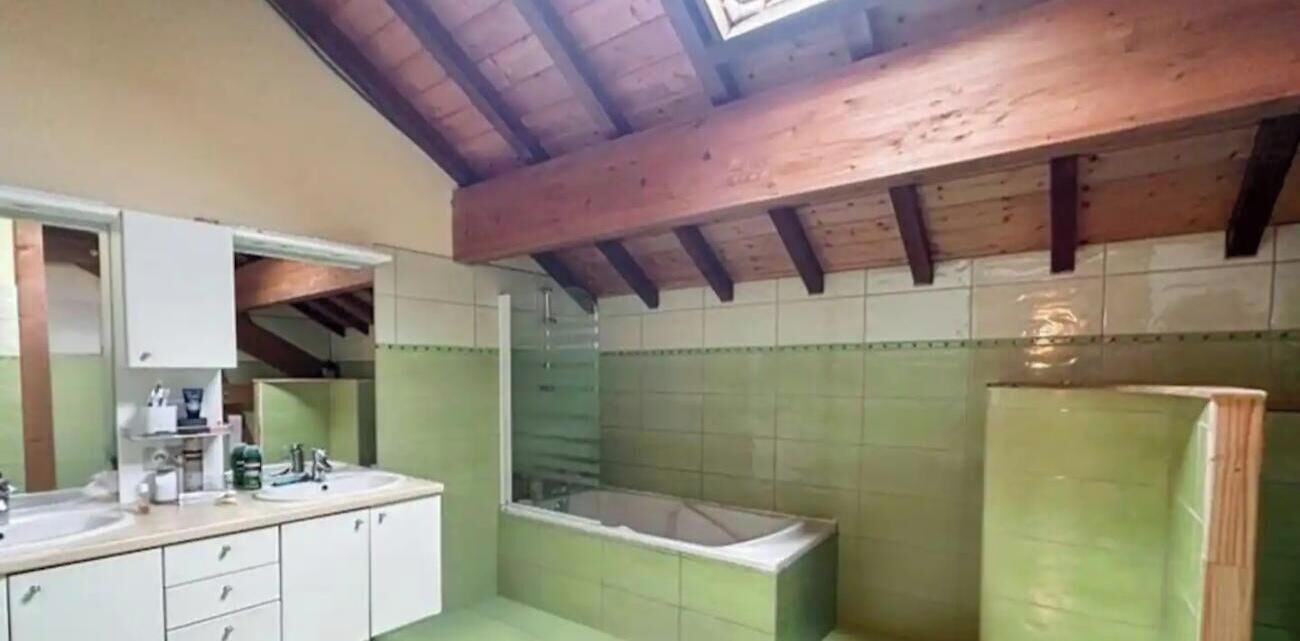 Een douche, een haardroger, handdoeken