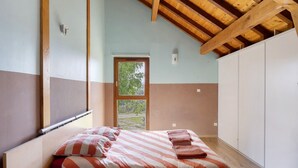 4 chambres, fer et planche à repasser, accès au Wi-Fi (inclus)