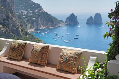 Villa 'Bella Vista' with Sea View, Private Terrace and Wi-Fi