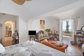4 bedrooms, iron/ironing board, free WiFi, bed sheets - Villa 'Bella Vista' with Sea View, Private Terrace and Wi-Fi (Capri)