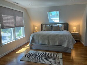 4 habitaciones, tabla de planchar con plancha y cuna de viaje 