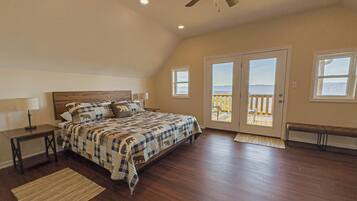 4 bedrooms, desk, iron/ironing board, travel cot