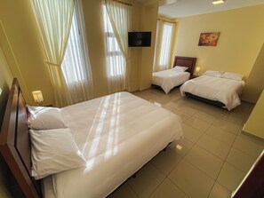 Chambre Triple Deluxe, vue cour intérieure