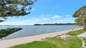 On the beach - Filoli - A breathtaking waterfront (Salamander Bay)