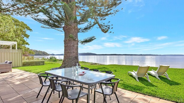 Outdoor dining - Filoli (Salamander Bay)