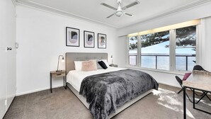 5 bedrooms, iron/ironing board, WiFi (free), bed sheets - Filoli (Salamander Bay)