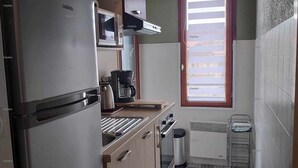 Unclassified image, 2 of 15, button - 4PA22 - Apartment in residence with pool and parking (COLLIOURE)