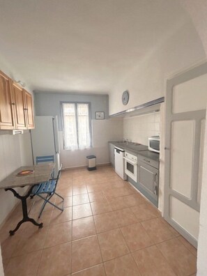 Fridge, microwave, oven, dishwasher - Pleasant village house close to the beach 4GSA12 (LE BARCARES)