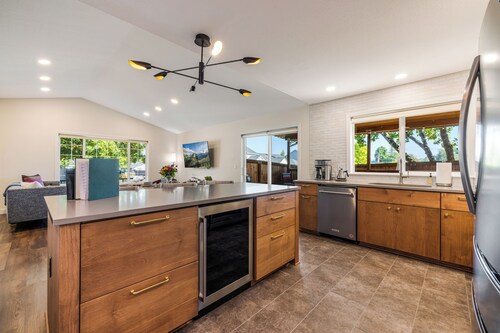 The Carlton Crush Pad ~ Where Your Wine Country Getaway Comes to Life