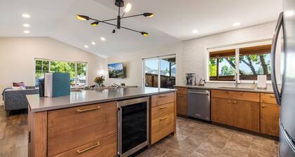 The Carlton Crush Pad ~ Where Your Wine Country Getaway Comes to Life