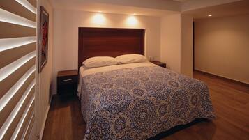 1 bedroom, in-room safe, iron/ironing board, free WiFi