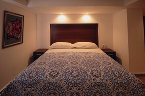 1 bedroom, in-room safe, iron/ironing board, free WiFi