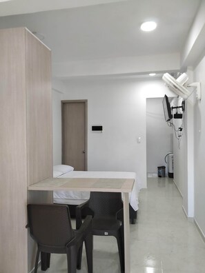 1 chambre, fer et planche Ă repasser, Wi-Fi gratuit, draps fournis