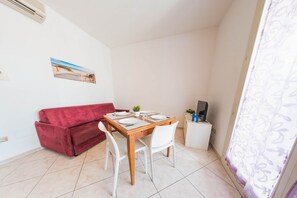 Dining - Homiday - Felicioni Alba Adriatica, Three Bedroom Apartment on the Ground Floor (Alba Adriatica)