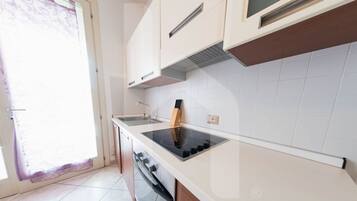 Réfrigérateur, four, plaque de cuisson