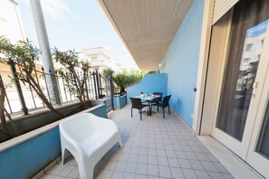 Outdoor dining - Homiday - Felicioni Alba Adriatica, Two-room apartment Ground floor (Alba Adriatica)