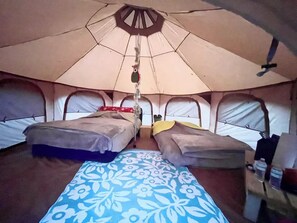 1 bedroom, bed sheets