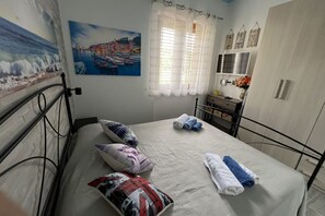 1 habitación, tabla de planchar con plancha, wifi y ropa de cama