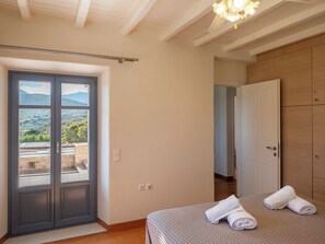5 bedrooms, iron/ironing board, travel cot, WiFi - Villa Prodromos  (Paros)