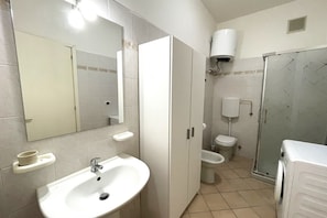 Een douche, een haardroger, een bidet