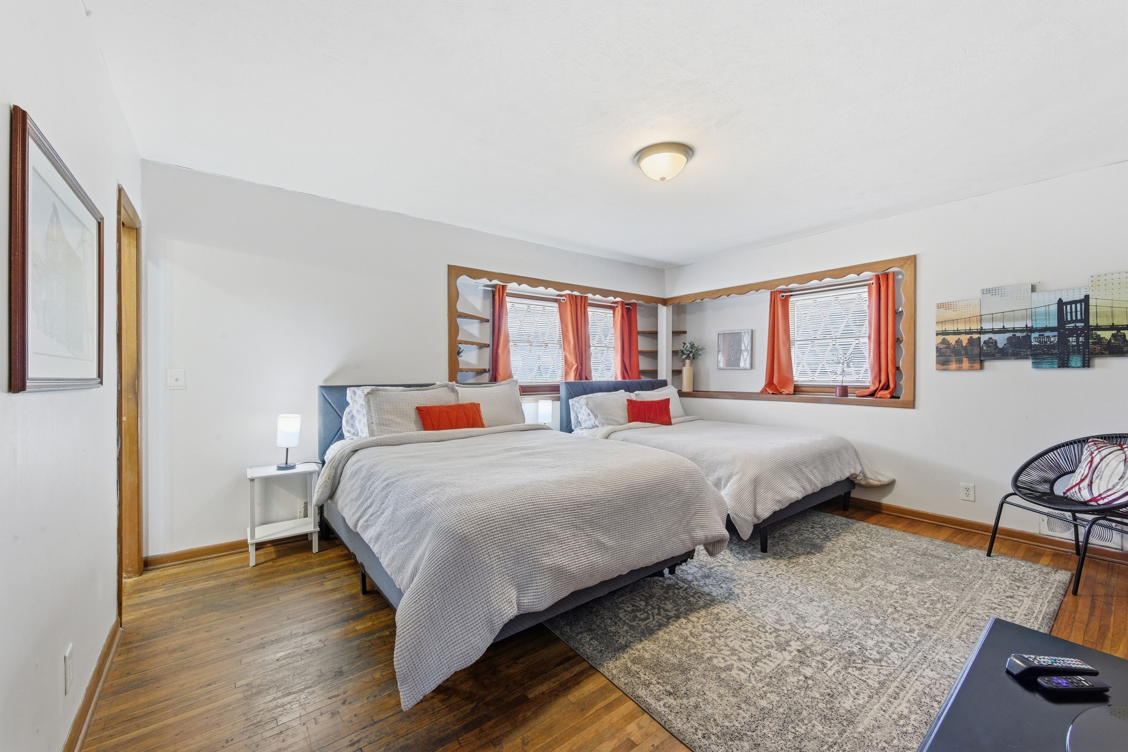 3 bedrooms, desk, iron/ironing board, free WiFi