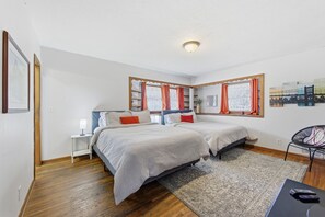 3 makuuhuonetta, työpöytä, silitysrauta/-lauta, ilmainen Wi-Fi