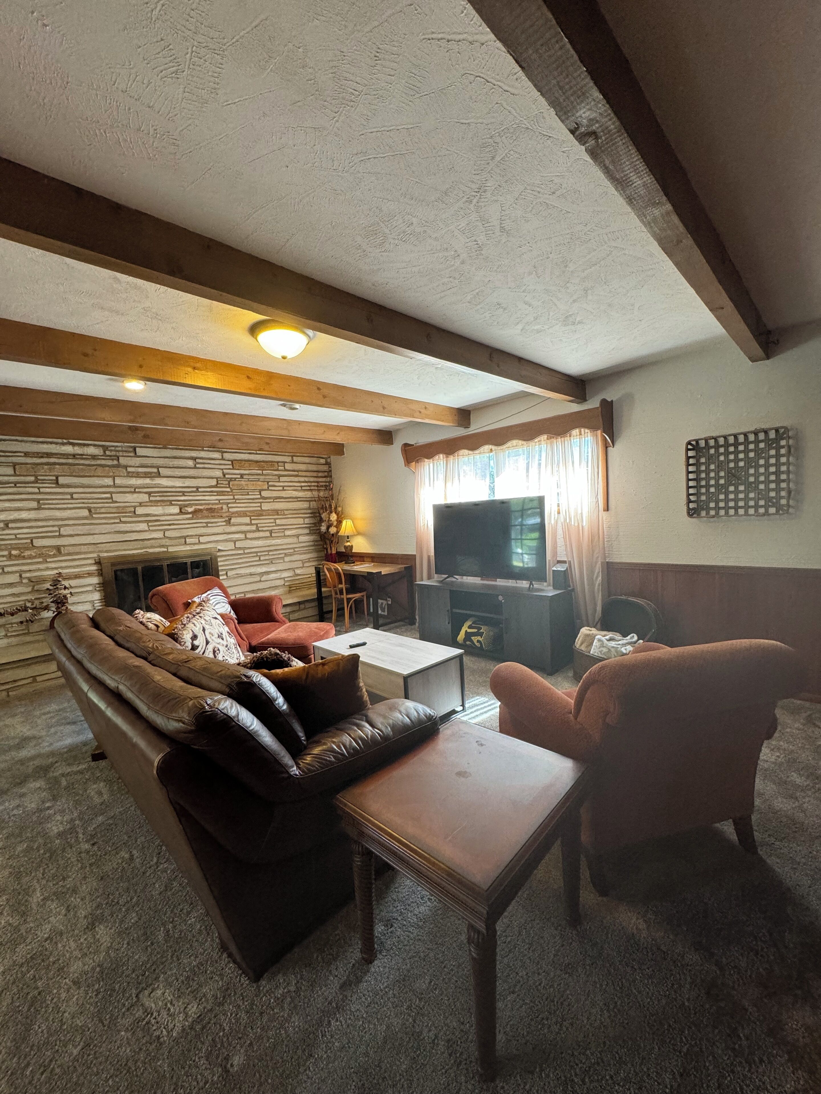 Smart-tv, een open haard en videospelletjes