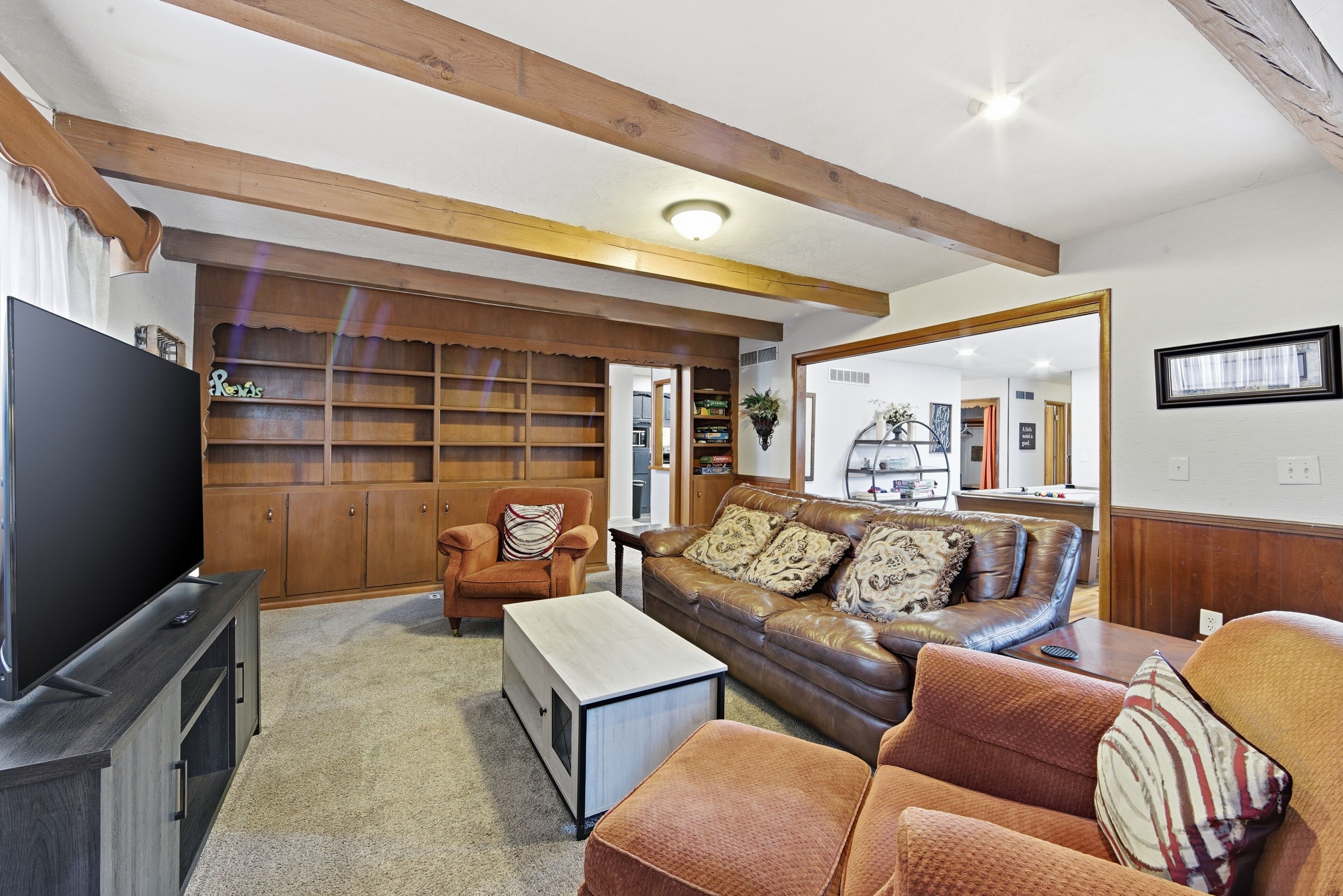 Smart TV, fireplace, video games, books