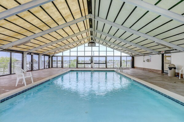 Indoor pool, a heated pool - Spacious 2B/2B condo just steps from the beach. Sleeps 9 comfortably (Ocean City)